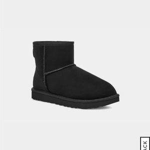 UGG Classic Mini II Boots in Black - WORN TWICE